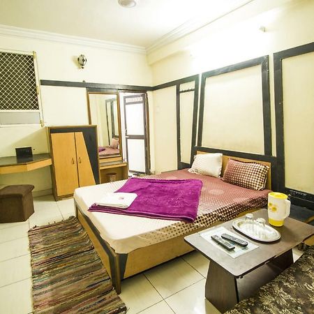 Hotel Gujarat Palace Ujjain Exterior photo