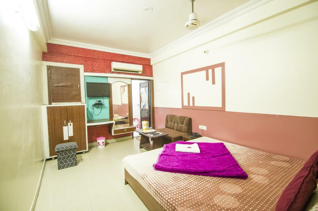 Hotel Gujarat Palace Ujjain Exterior photo