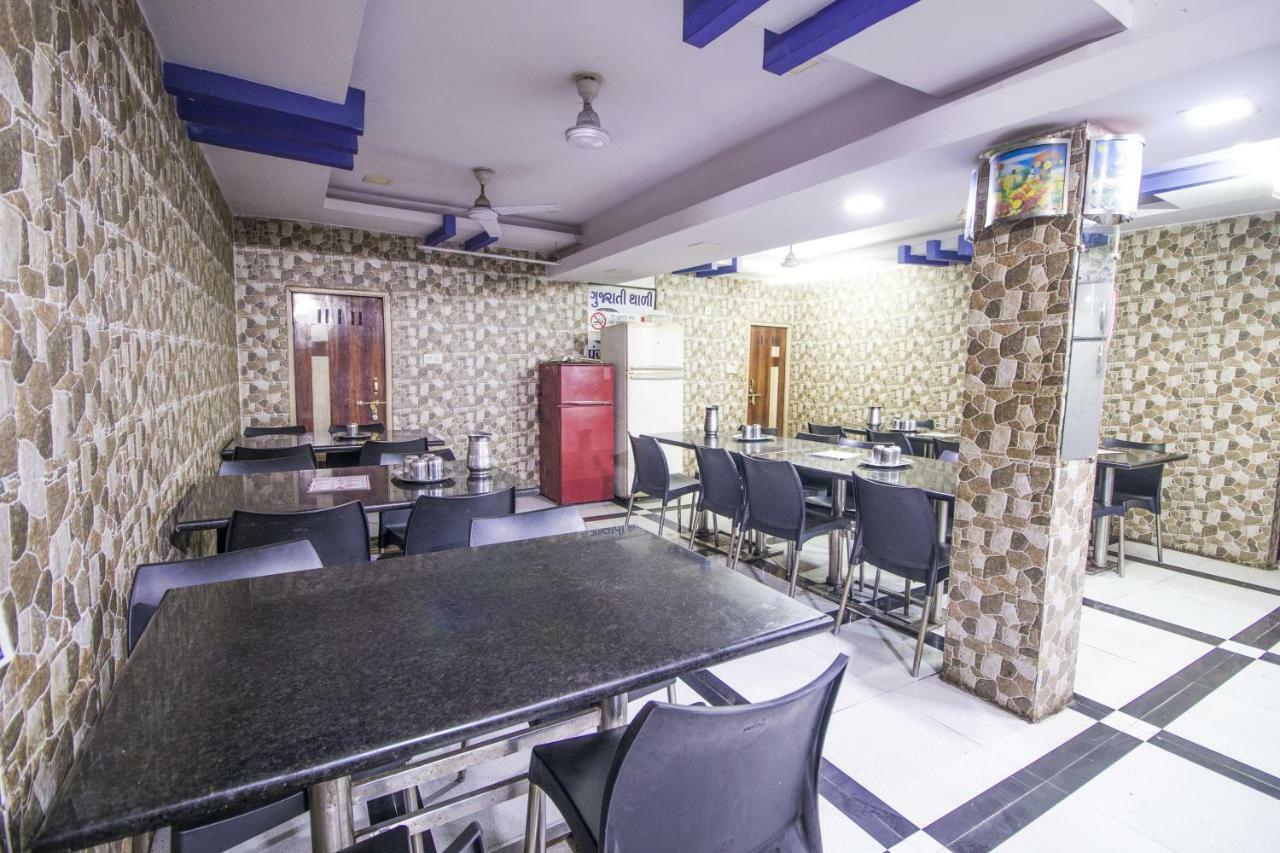 Hotel Gujarat Palace Ujjain Exterior photo