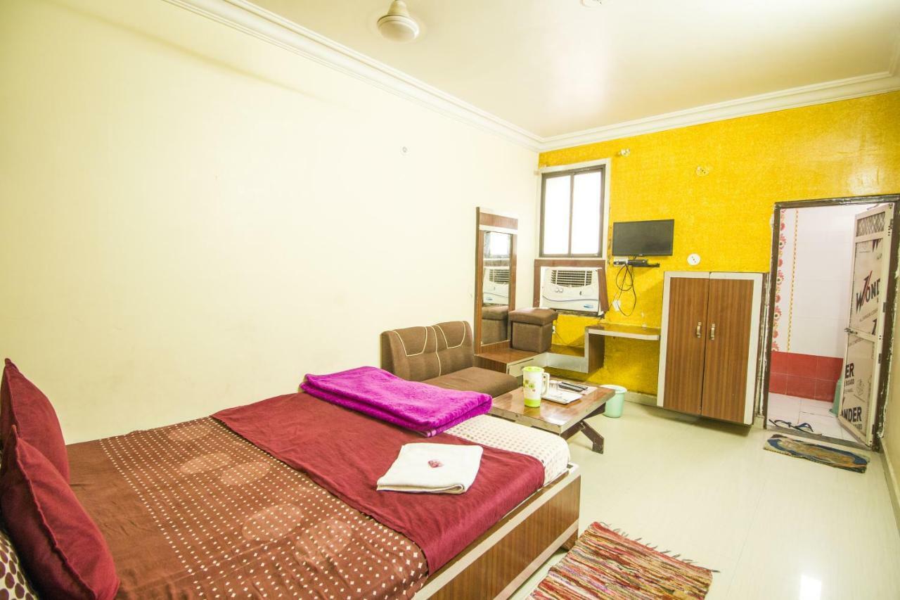 Hotel Gujarat Palace Ujjain Exterior photo