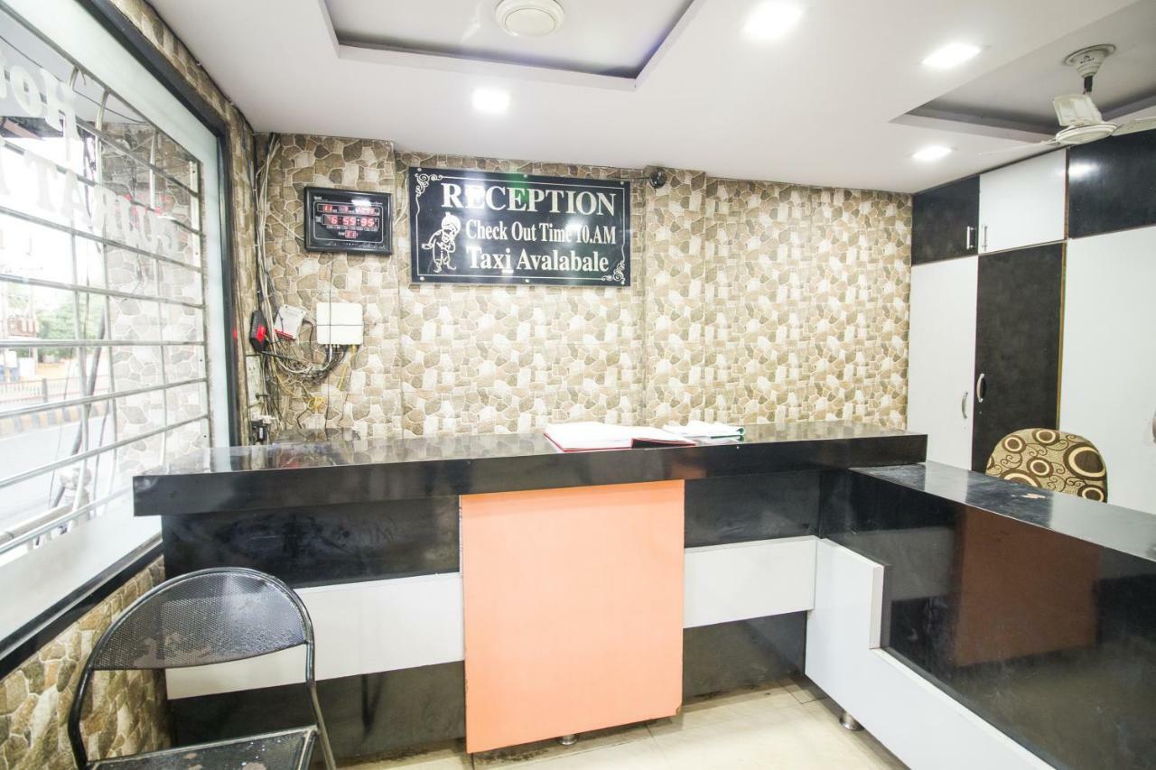 Hotel Gujarat Palace Ujjain Exterior photo