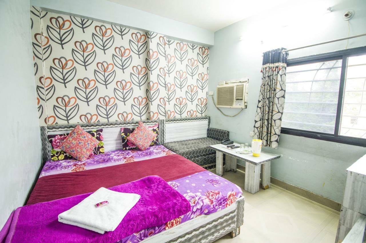 Hotel Gujarat Palace Ujjain Exterior photo